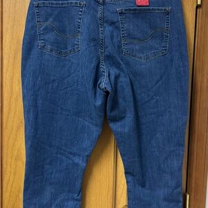 Levi’s Levi Strauss Signature Mid-Rise Capri Denim Blue Jeans Plus Size 16 W 33